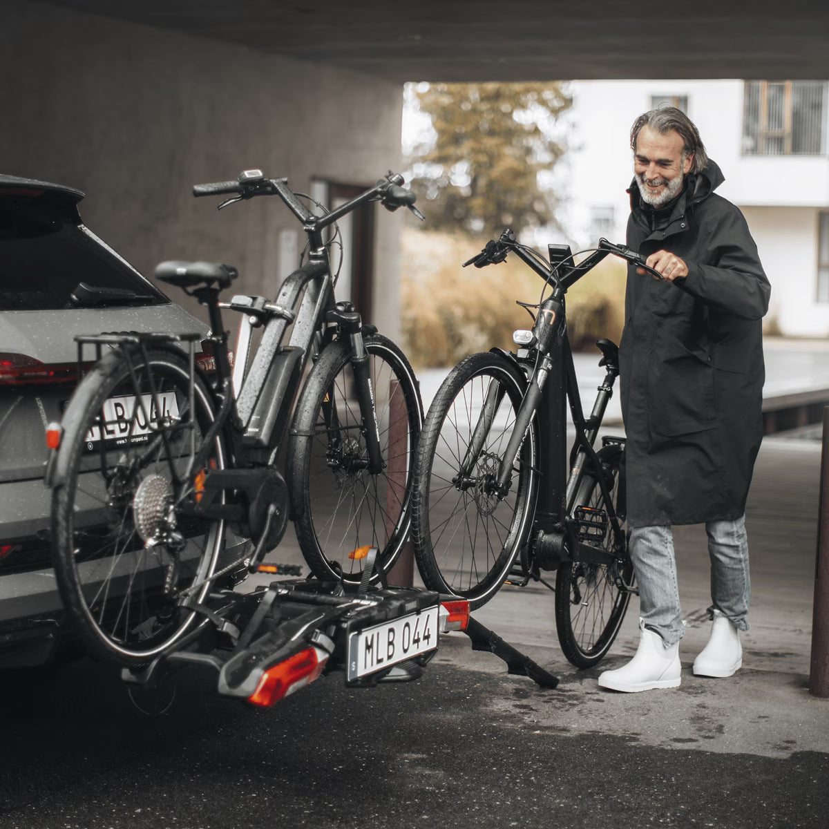 Thule Epos 2-bike foldable hitch platform bike rack