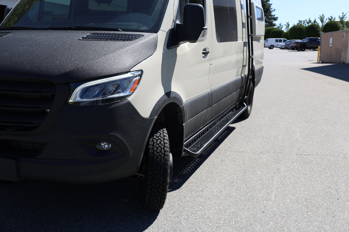Full-length aluminum Sprinter running board