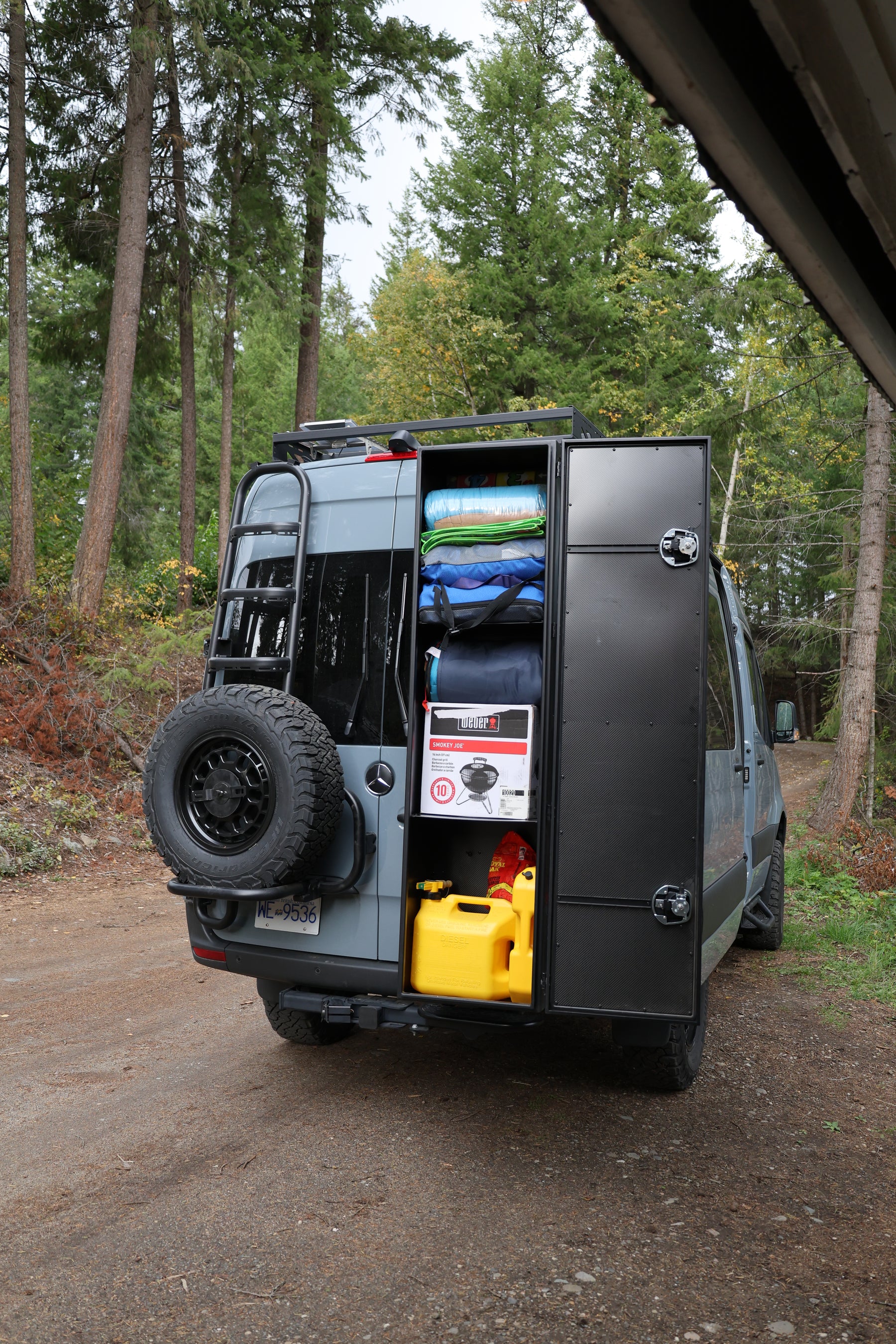 Trenta carbon-fiber hybrid ski snowboard and multisport van storage box