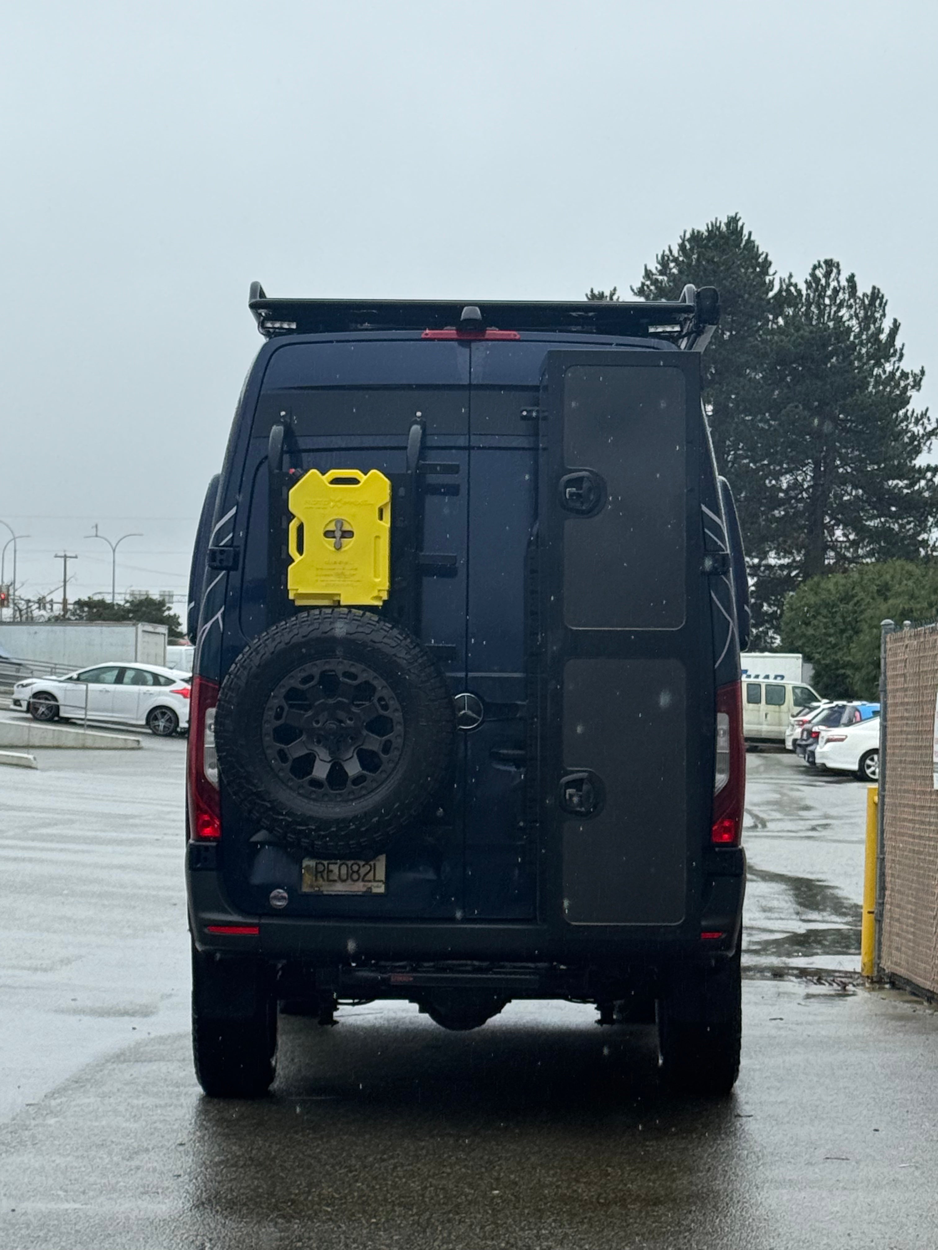 Trenta carbon fiber storage box side view